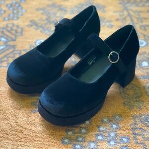 dELiA*s NEW Velvet Mary Janes sz 7